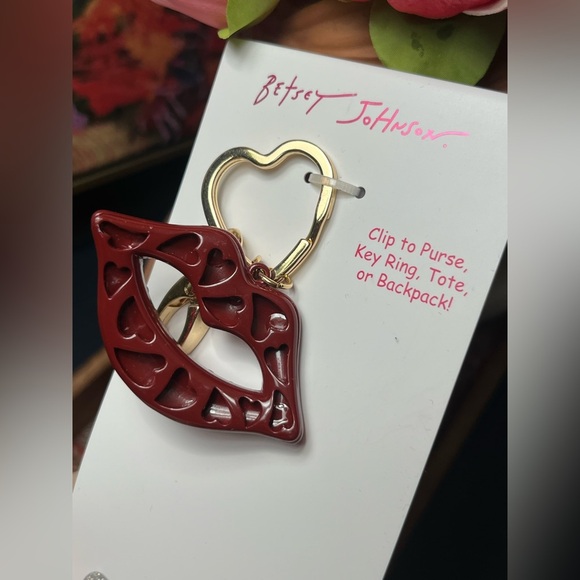 *NWT* Betsey Johnson Crystal Lips Handbag Charm Keychain - Picture 6 of 6